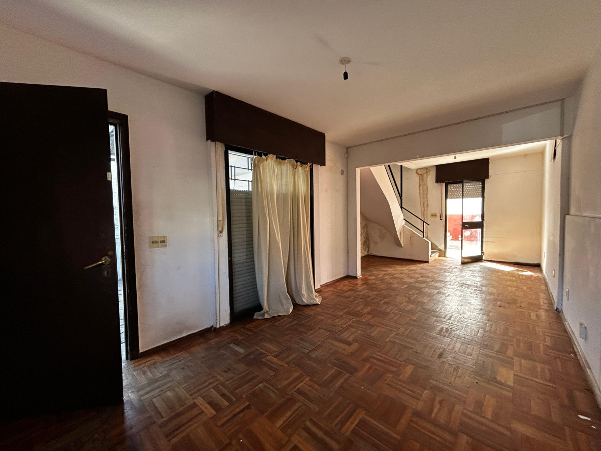 Casa ID.5254 - Venta Casa a Reciclar 3 Dormitorios Pocitos con Cochera