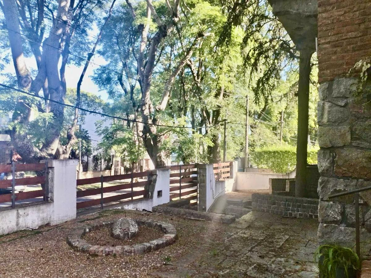 Casa ID.4502 - Venta Gran Casa 14 Dormitorios y Terreno Malvin Inversión 