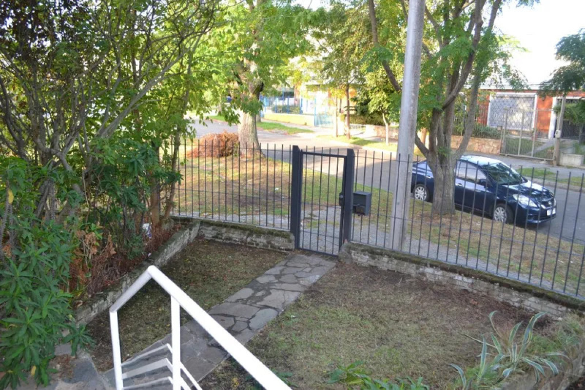 Casa ID.5934 - Alquiler Casa 2 Dormitorios Malvin con patio y cochera