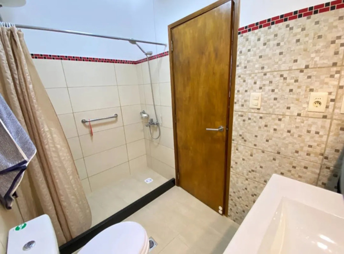 Casa ID.5692 - Venta Casa PH 2 Dormitorios Buceo con Patio y Cochera