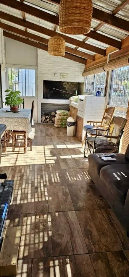 Casa ID.3664 - Venta Terreno con 2 Casas La Floresta con Barbacoa y Piscina 