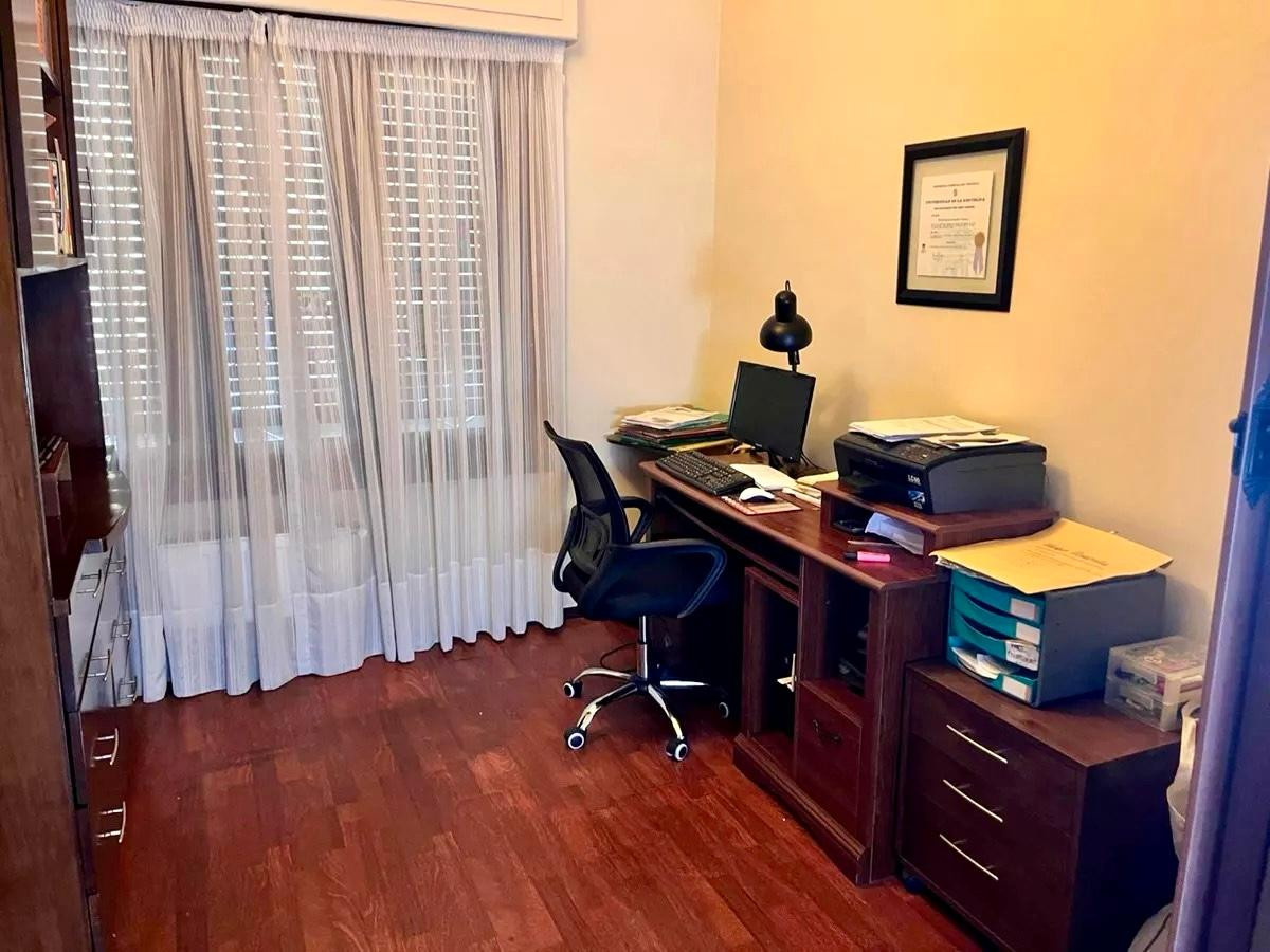 Casa ID.4588 - Venta Casa 5 Dormitorios Malvin con Piscina Barbacoa y Garaje