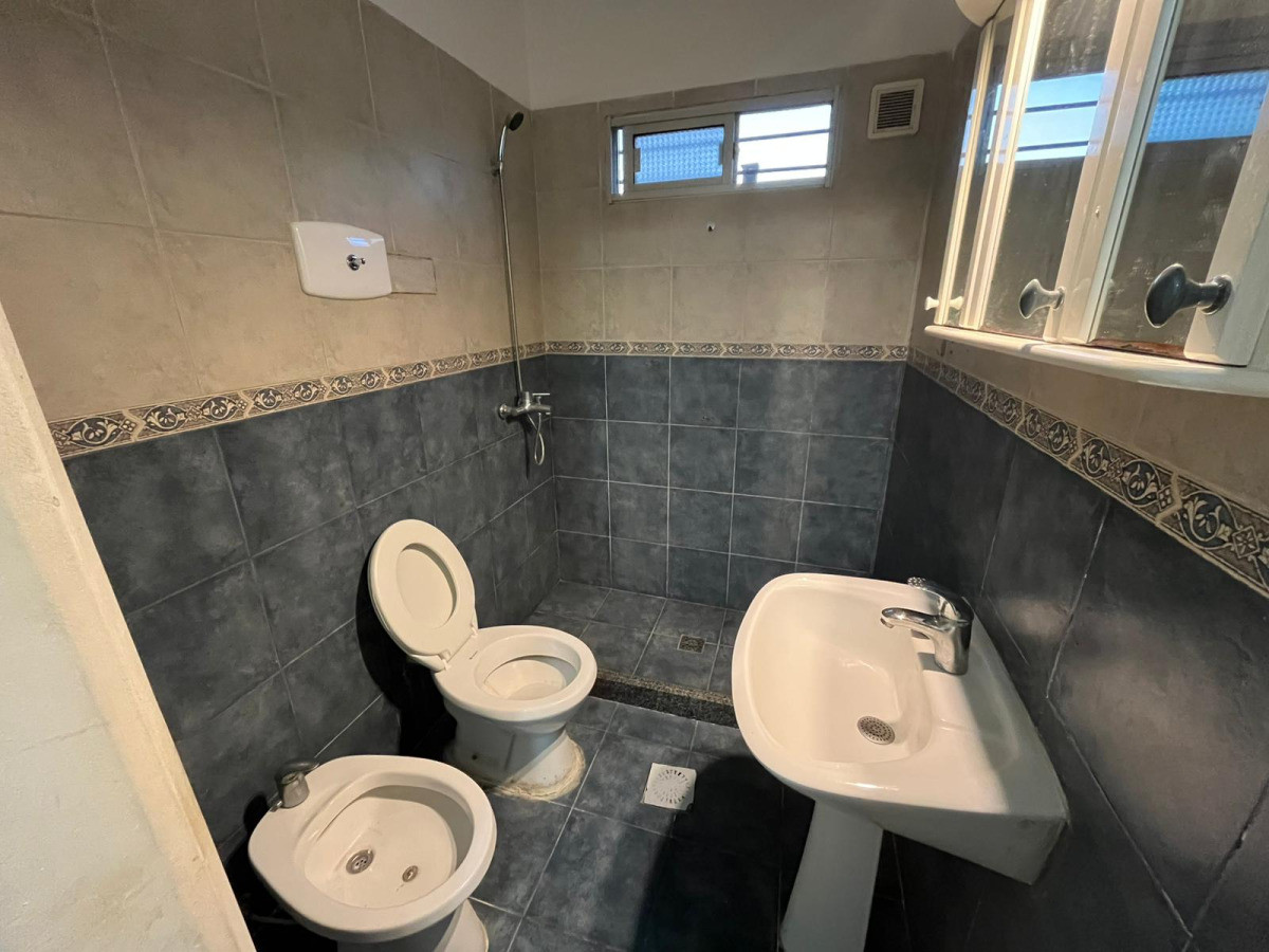 Casa ID.5345 - Venta Casa de Altos 2 Dormitorios Buceo con Balcon y Azotea