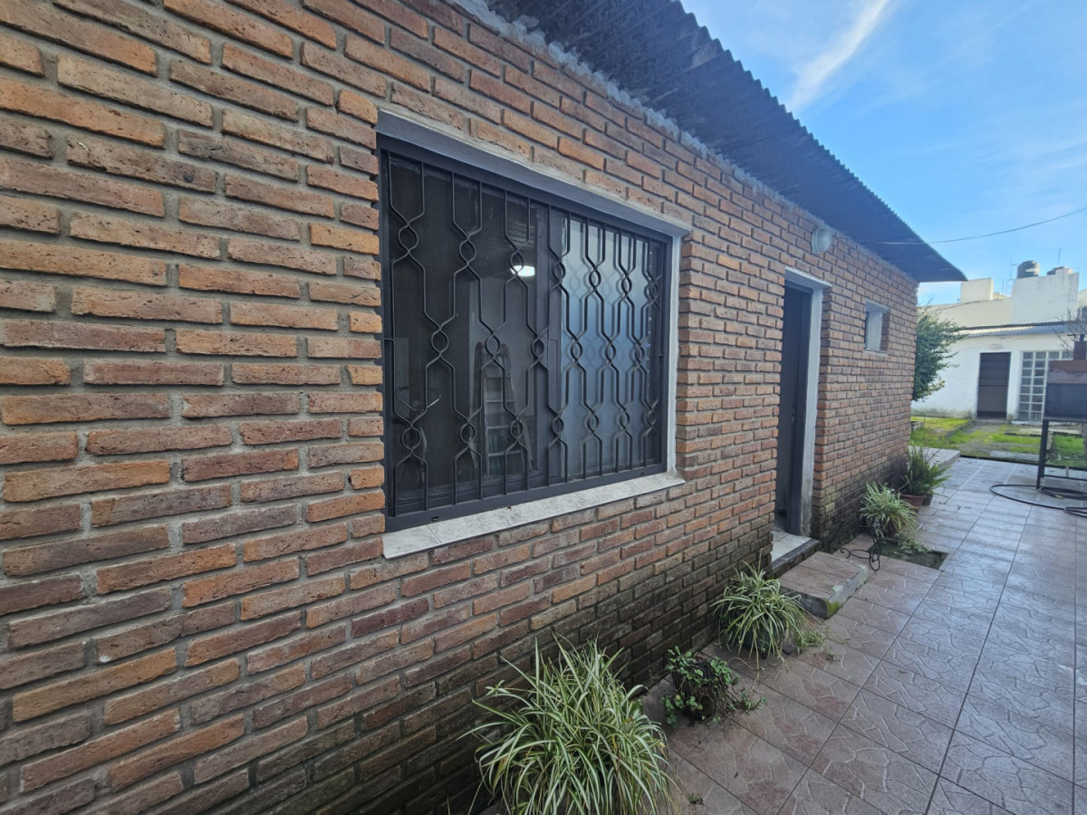 Casa ID.6268 - Venta Casa y Apartamento 4 Dormitorios Brazo Oriental Cochera