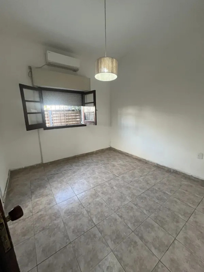 Casa ID.6496 - Alquiler Casa 2 Dormitorios Brazo Oriental patio y cochera
