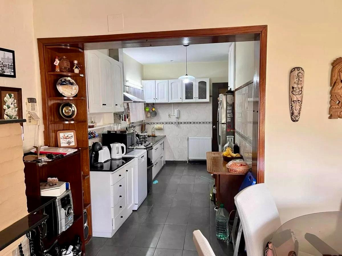 Casa ID.4588 - Venta Casa 5 Dormitorios Malvin con Piscina Barbacoa y Garaje