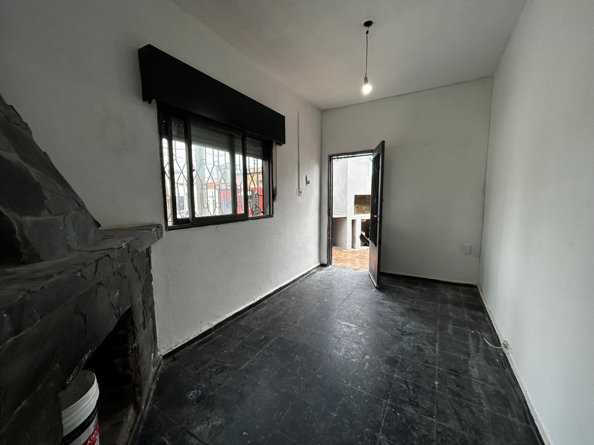 Casa ID.5065 - Alquiler Casa 1 Dormitorio Cerrito con patio y parrillero