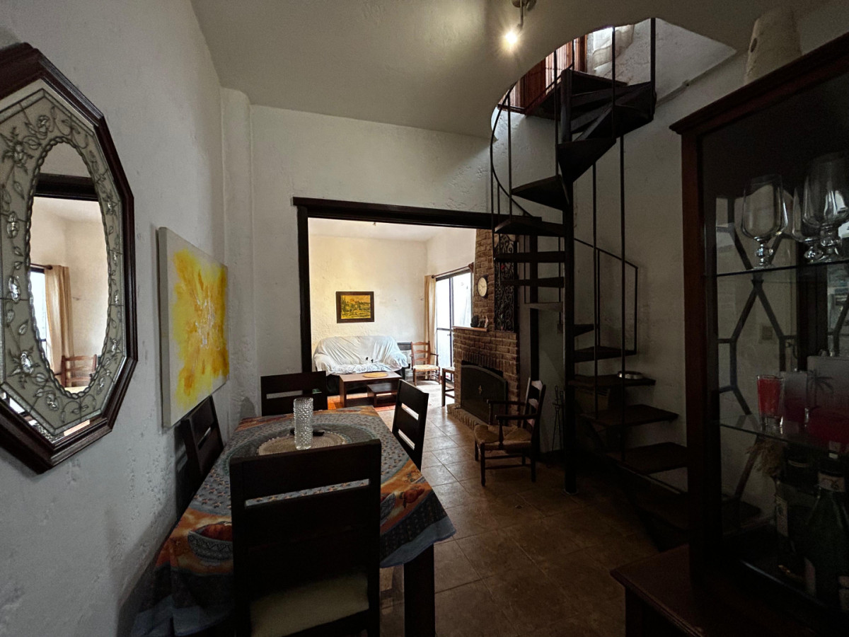 Casa ID.5459 - Venta Casa Ph 4 Dormitorios Aguada con Garaje y Patio