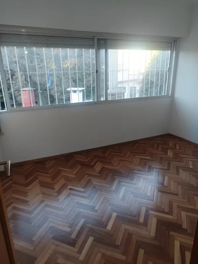 Casa ID.6416 - Alquiler Casa 2 Dormitorios Brazo Oriental con patio y cochera