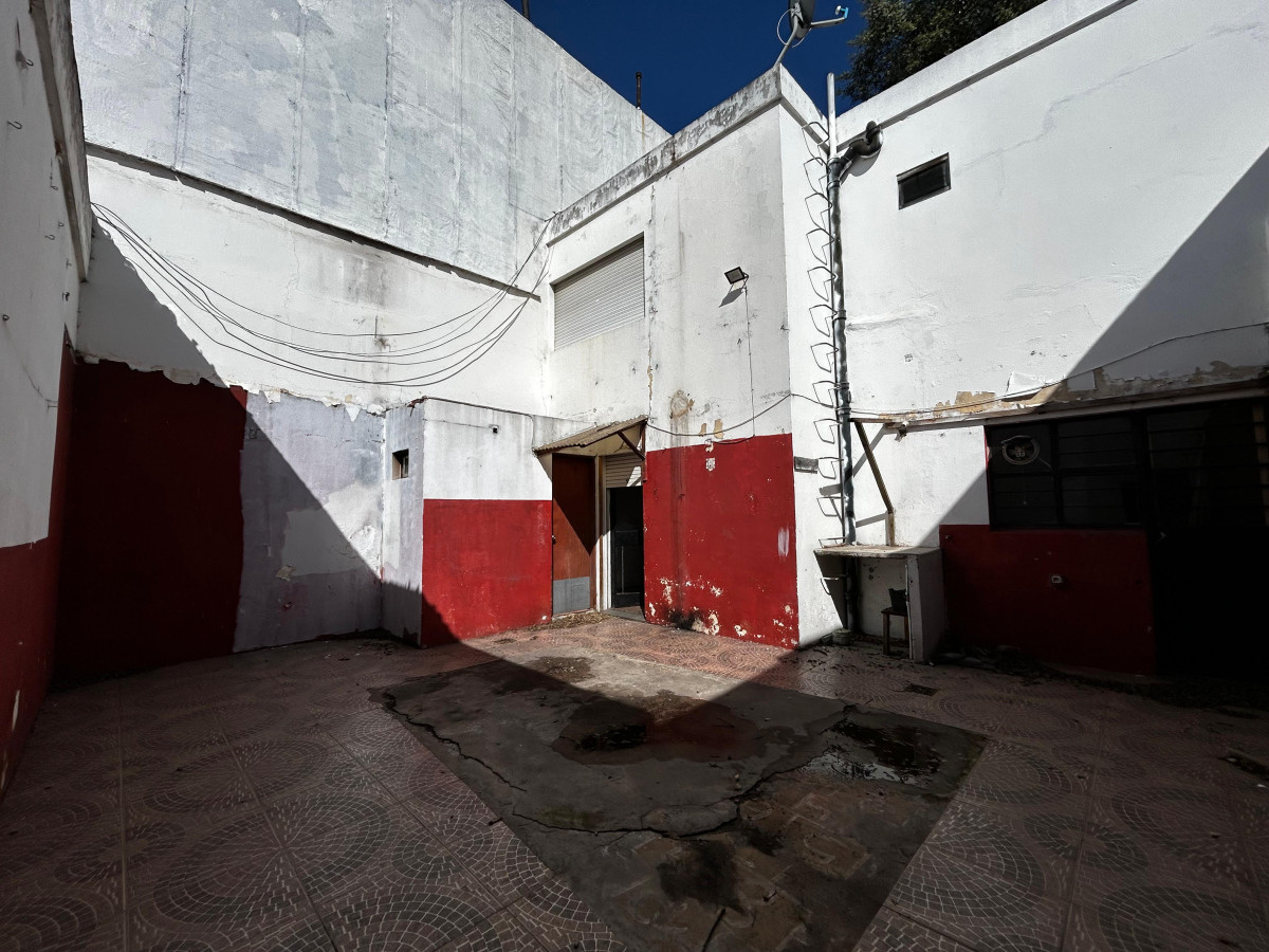 Casa ID.5254 - Venta Casa a Reciclar 3 Dormitorios Pocitos con Cochera