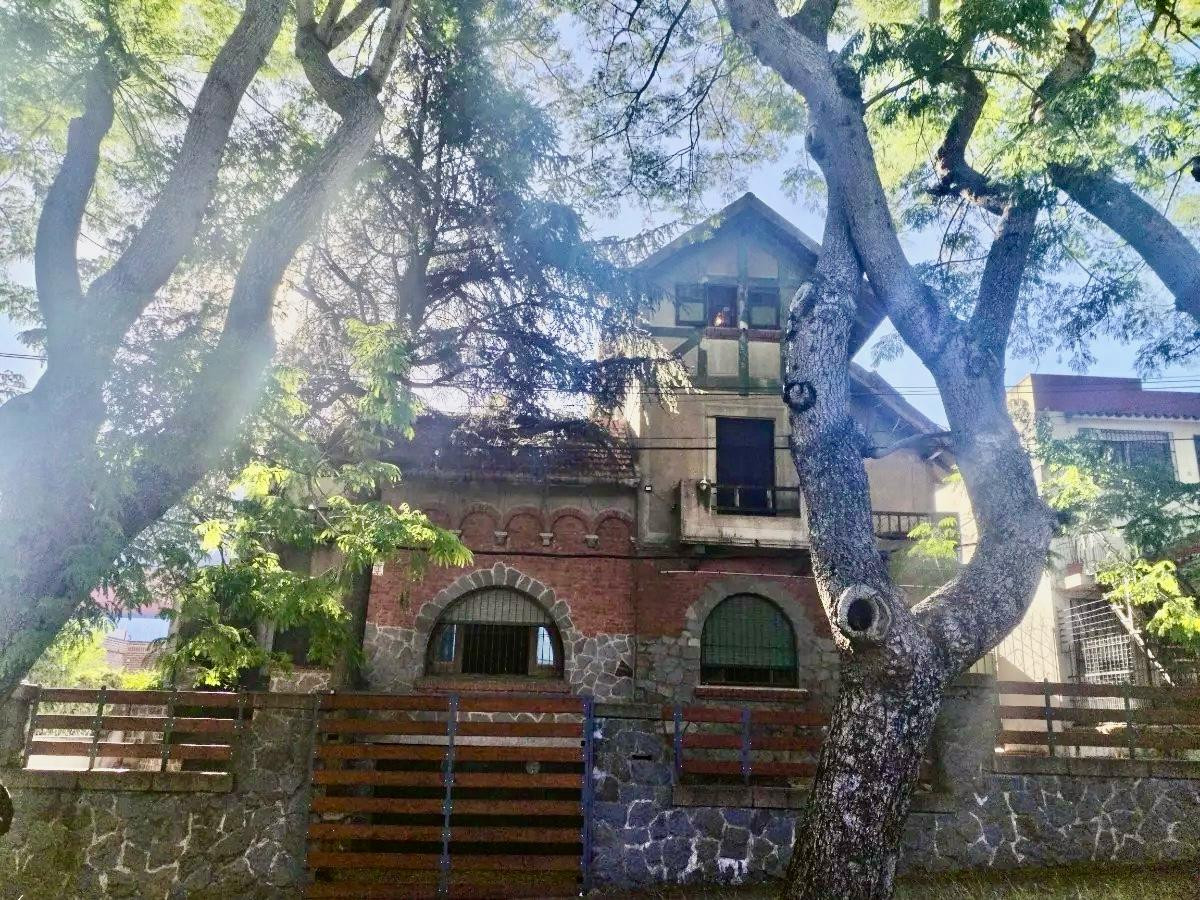 Casa ID.4502 - Venta Gran Casa 14 Dormitorios y Terreno Malvin Inversión 