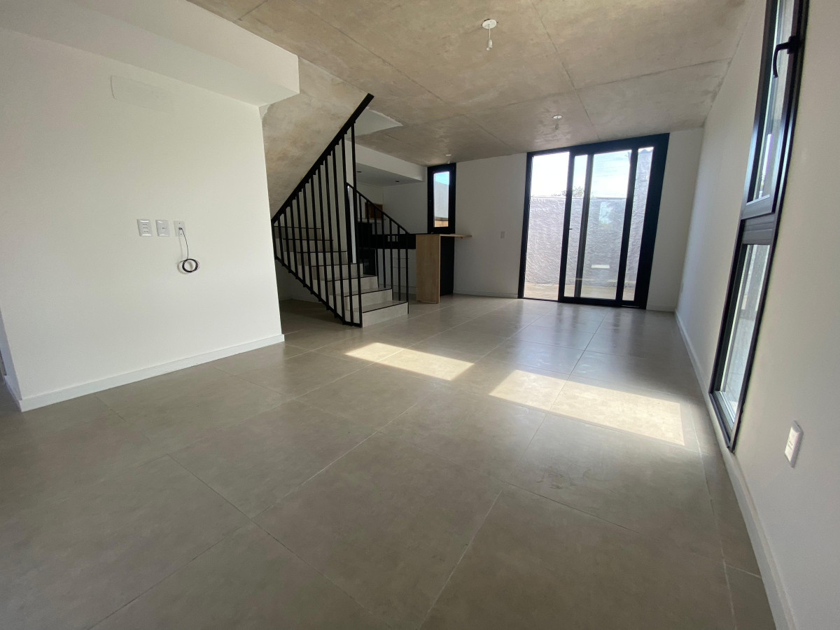 Casa ID.4739 - Venta Casa 3 Dormitorios Carrasco Norte con Patio y Cochera