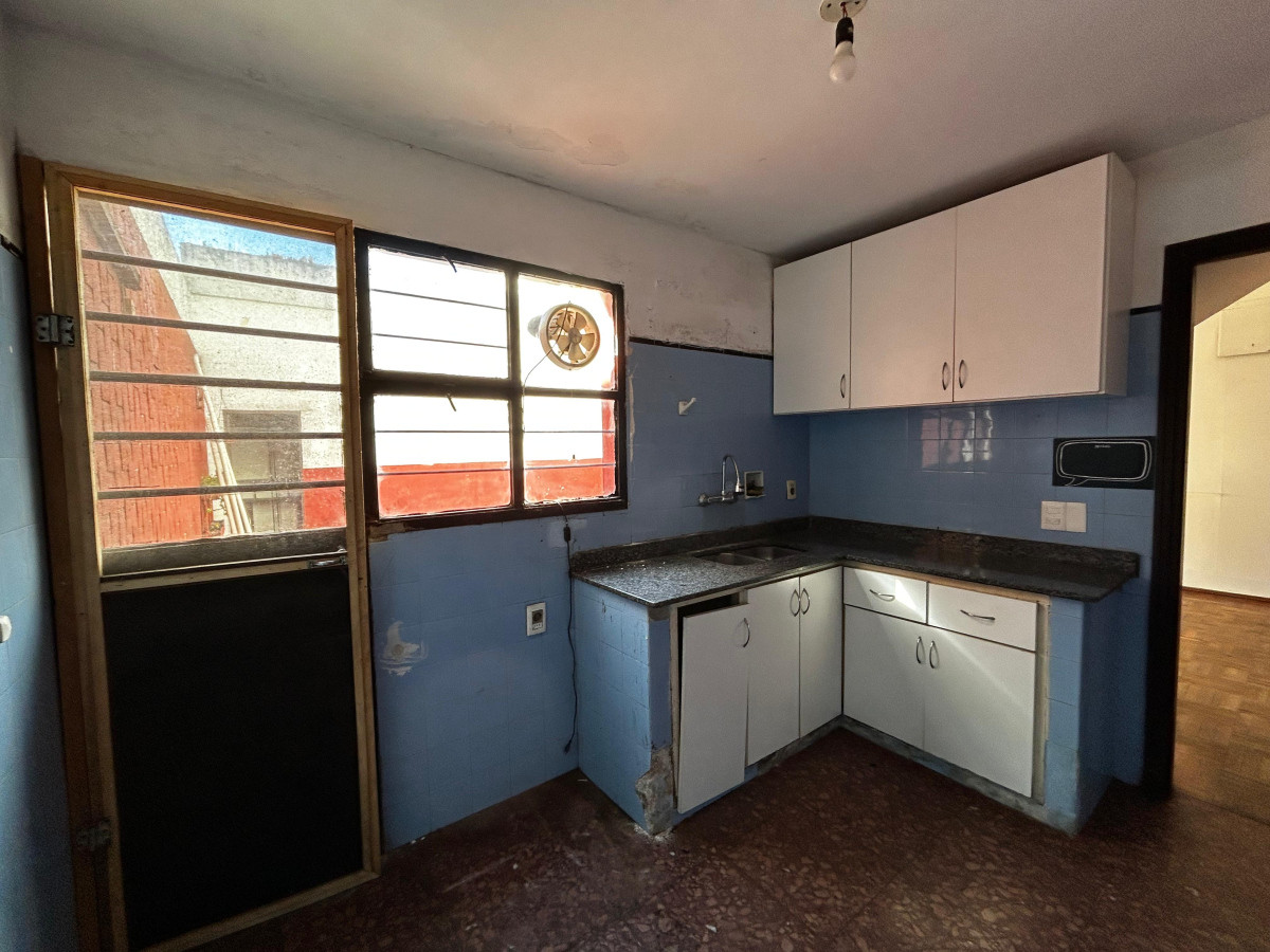 Casa ID.5254 - Venta Casa a Reciclar 3 Dormitorios Pocitos con Cochera