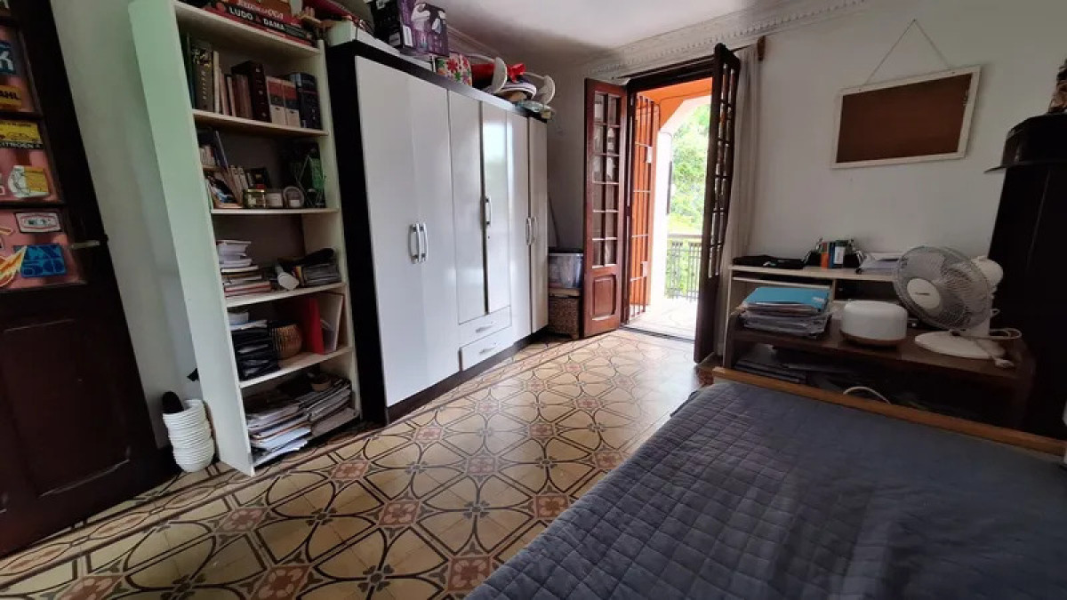 Casa ID.5676 - Venta Casa 3 Dormitorios La Comercial con patio y cochera