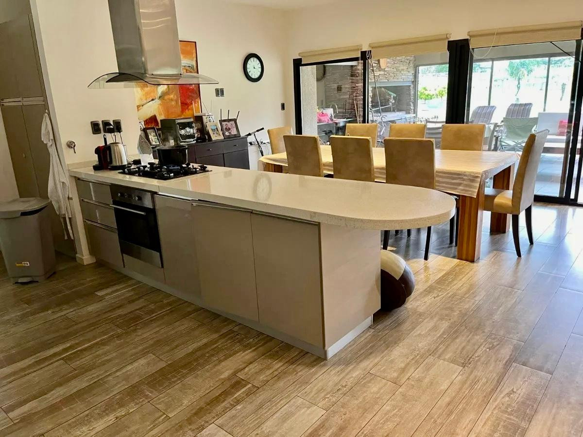 Casa ID.3972 - Venta Casa 4 Dormitorios Barrio Privado La Tahona con Piscina