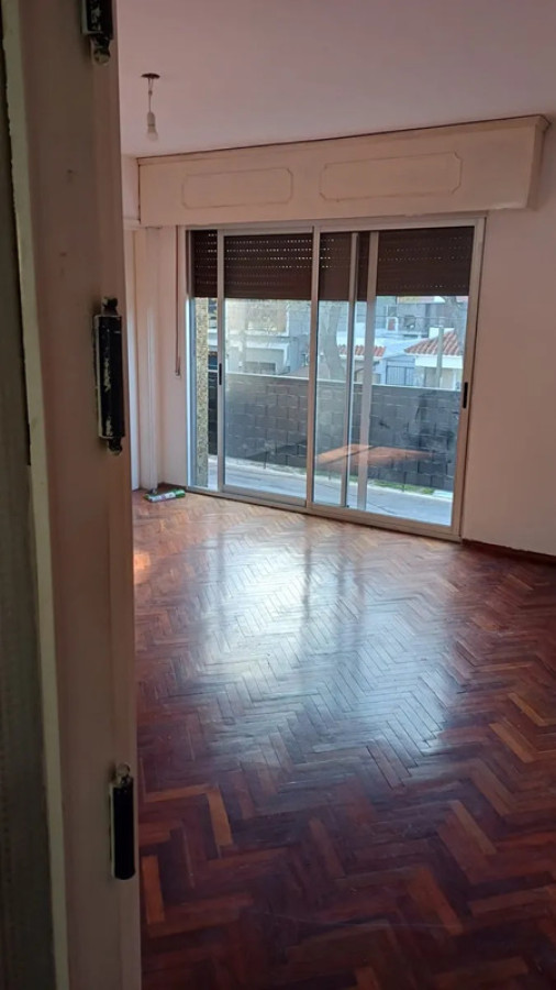 Casa ID.5345 - Venta Casa de Altos 2 Dormitorios Buceo con Balcon y Azotea