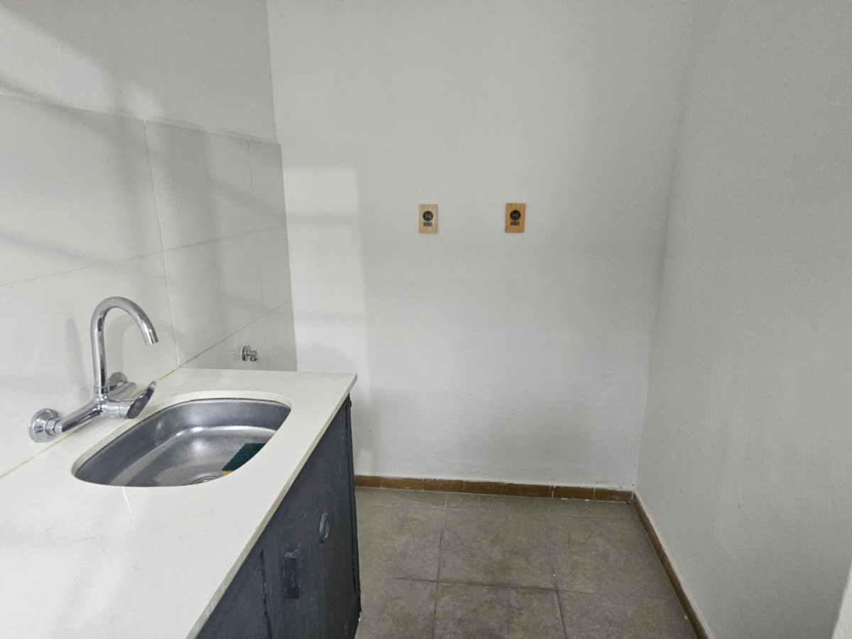 Casa ID.5650 - Alquiler Casa 1 Dormitorio La Teja con patio