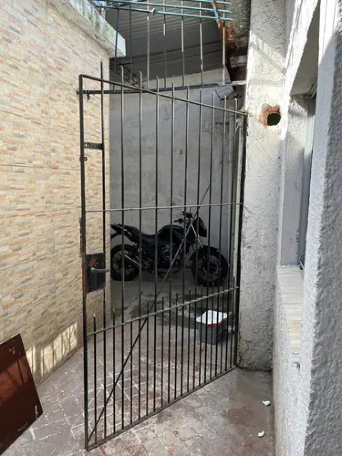 Casa ID.5018 - Venta Casa 2 Dormitorios Villa Española con jardin y cochera