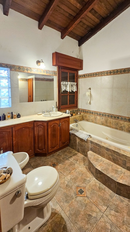 Casa ID.2599 - Venta Casa 4 Dormitorios Patio y Piscina Parque Batlle