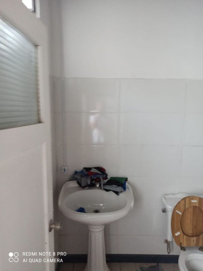 Casa ID.4235 - Venta con Renta Casa 5 Dormitorios La Comercial Inversion