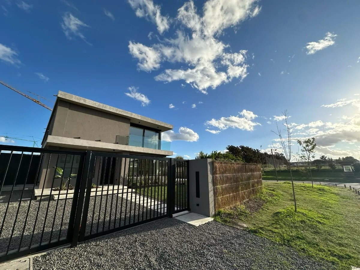 Casa ID.4595 - Alquiler Casa a Estrenar Barrio Privado Parques II con Piscina