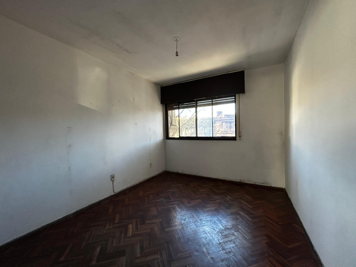 Casa ID.5254 - Venta Casa a Reciclar 3 Dormitorios Pocitos con Cochera