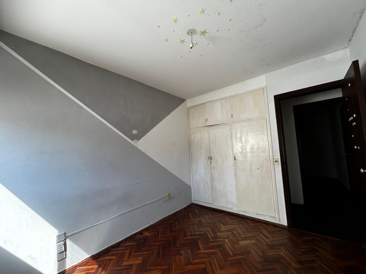 Casa ID.5254 - Venta Casa a Reciclar 3 Dormitorios Pocitos con Cochera