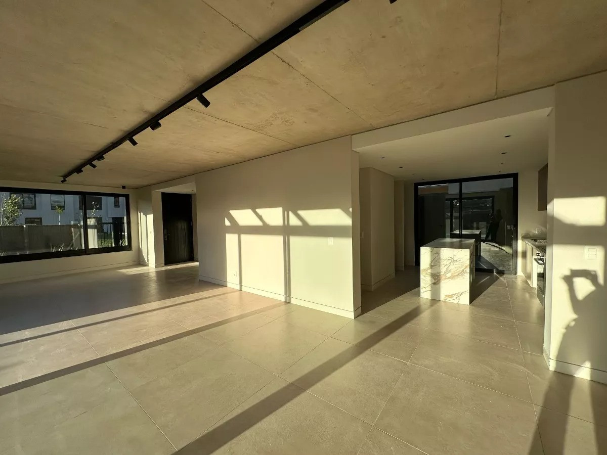 Casa ID.4595 - Alquiler Casa a Estrenar Barrio Privado Parques II con Piscina