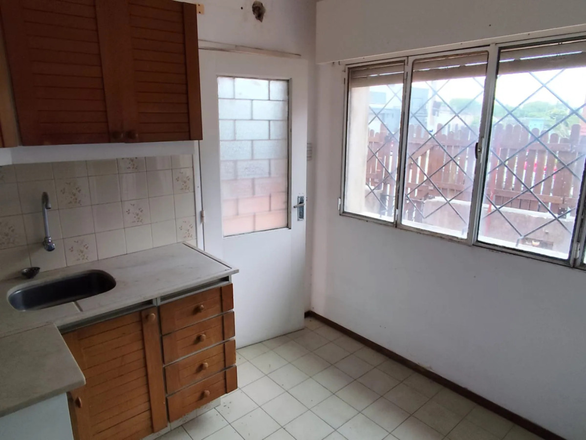 Casa ID.5670 - Venta Casa y Apartamento 4 Dormitorios Paso Molino con garaje