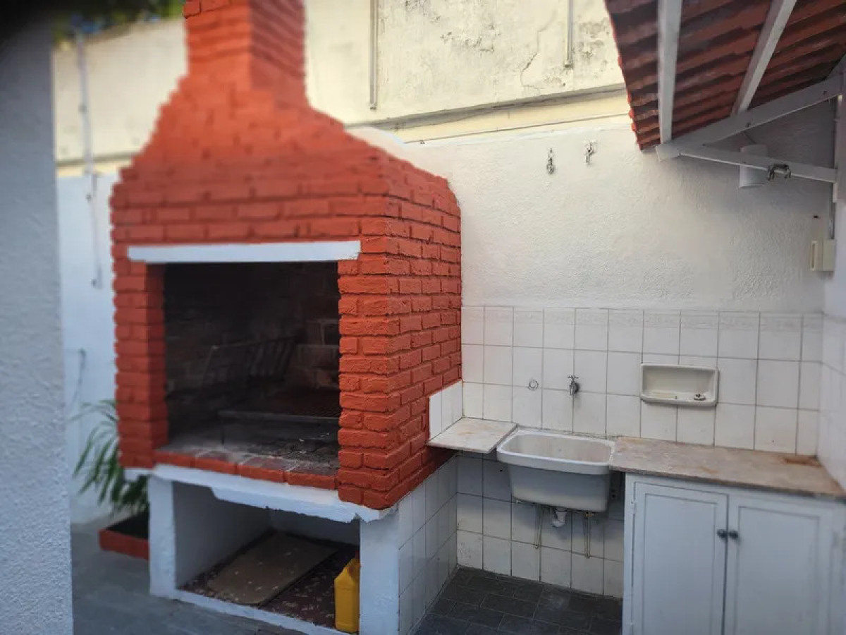 Casa ID.5857 - Alquiler Casa 2 Dormitorios Goes con patio y cochera