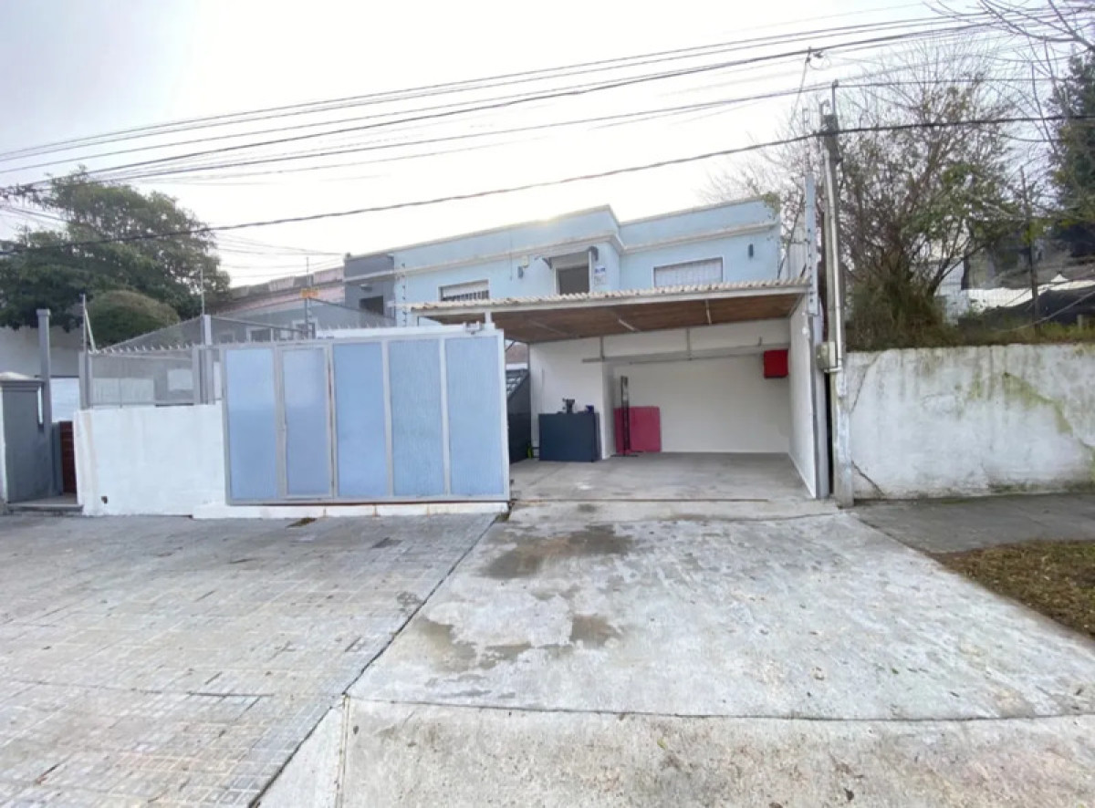 Casa ID.5692 - Venta Casa PH 2 Dormitorios Buceo con Patio y Cochera