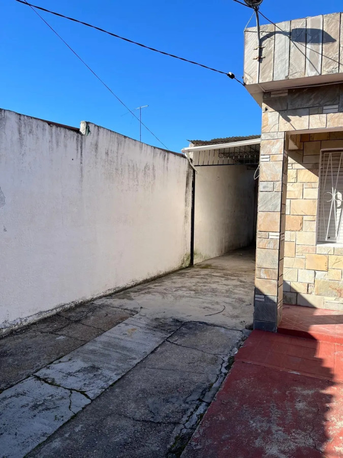 Casa ID.5018 - Venta Casa 2 Dormitorios Villa Española con jardin y cochera