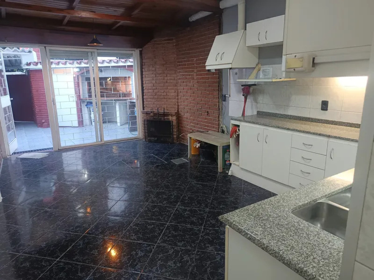 Casa ID.6416 - Alquiler Casa 2 Dormitorios Brazo Oriental con patio y cochera