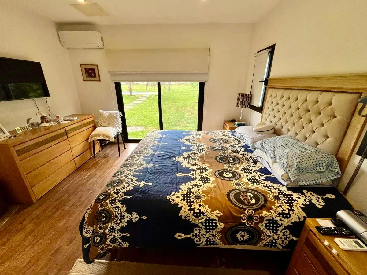Casa ID.3972 - Venta Casa 4 Dormitorios Barrio Privado La Tahona con Piscina