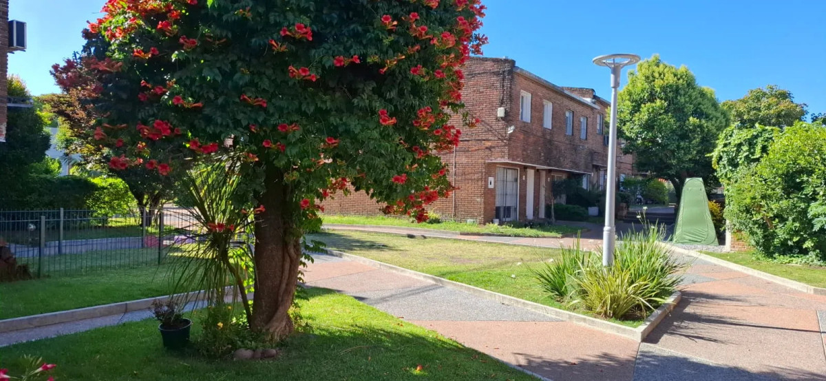 Casa ID.5637 - Alquiler Casa 2 Dormitorios Malvin con jardin y patio 