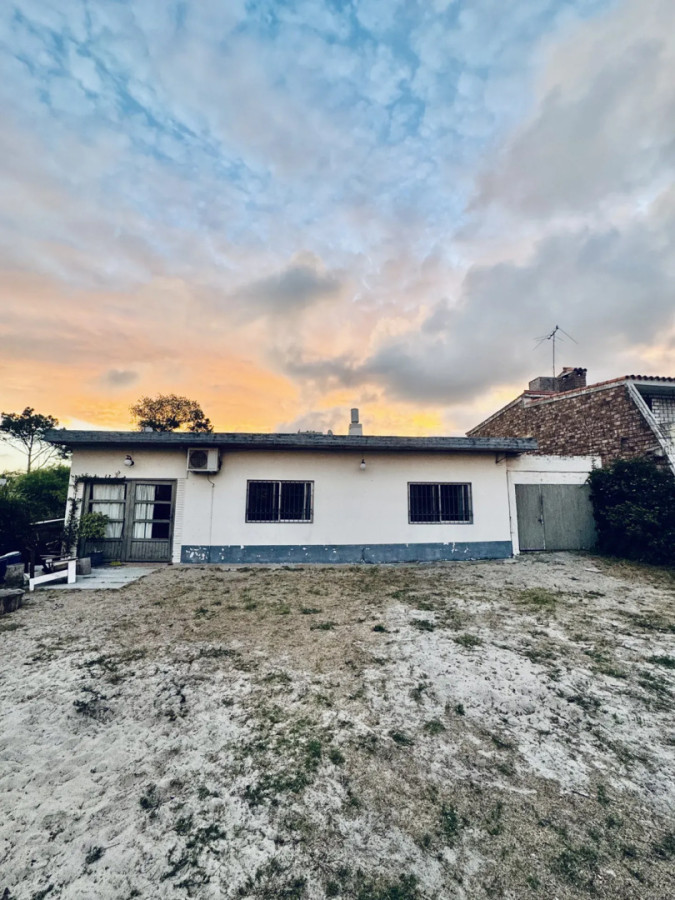 Casa ID.6081 - Venta Casa y Apartamento Padron Unico Solymar con Barbacoa