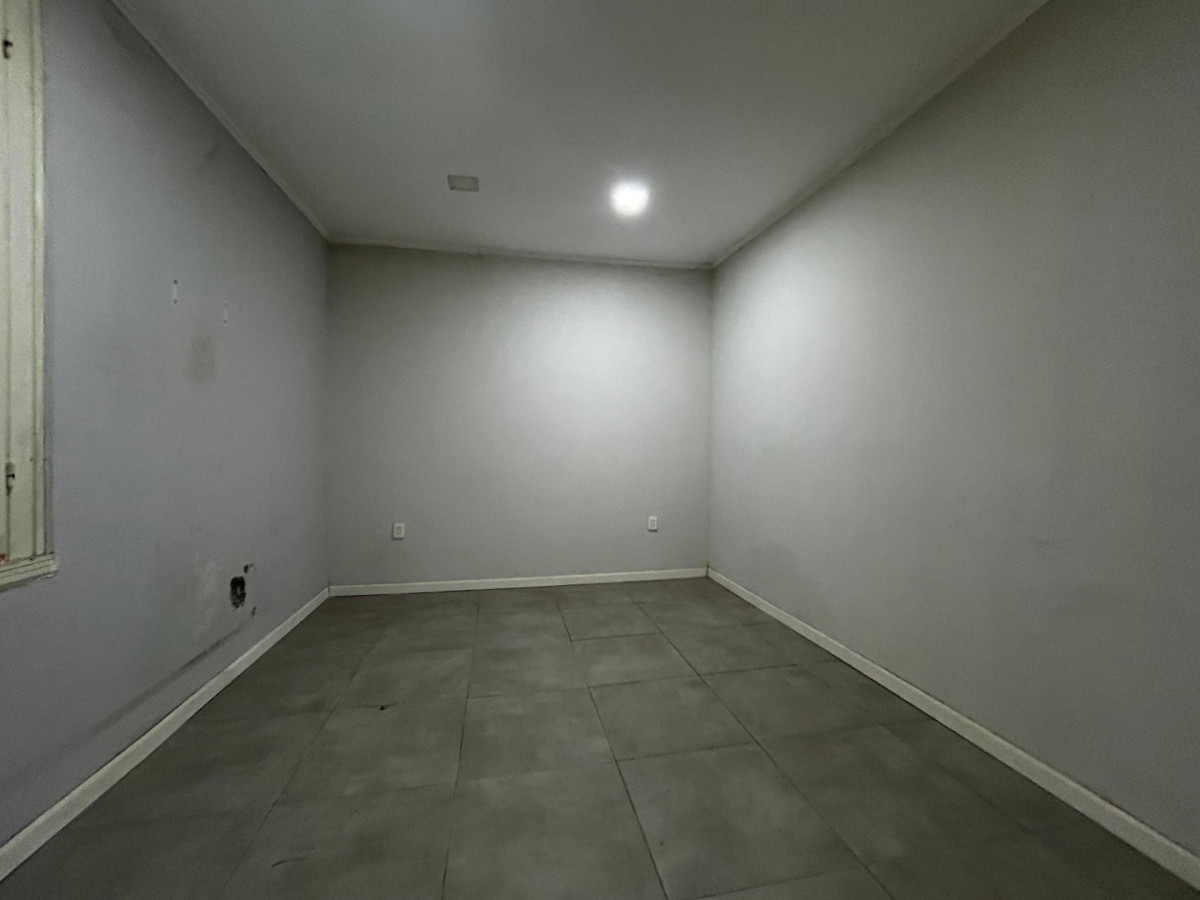 Casa ID.4235 - Venta Casa 5 Dormitorios La Comercial Inversion