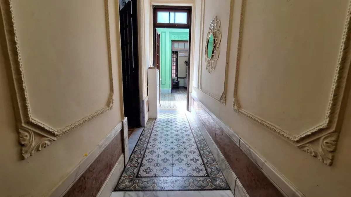 Casa ID.5676 - Venta Casa 3 Dormitorios La Comercial con patio y cochera