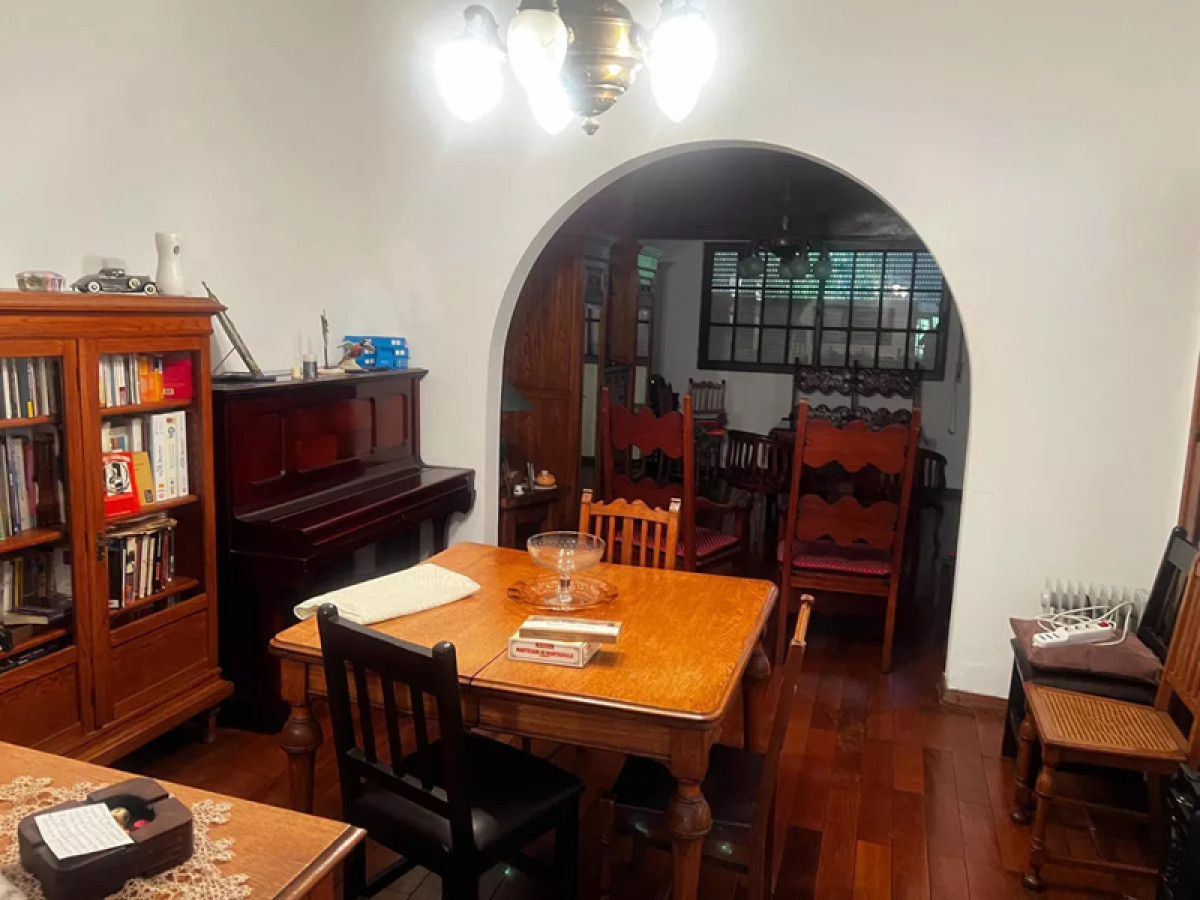 Casa ID.4328 - Venta Casa 4 Dormitorios Pocitos con Patio y Barbacoa