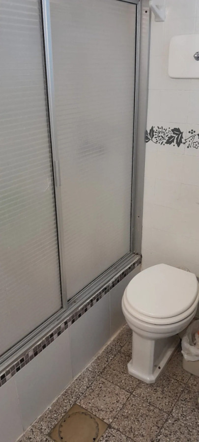 Casa ID.5639 - Venta Casa 2 Dormitorios La Comercial con terraza y garaje