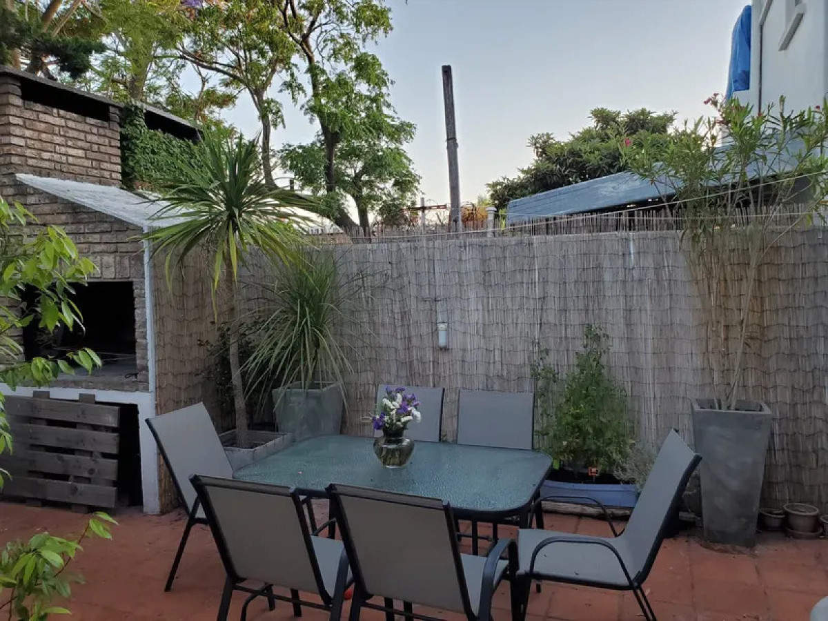 Casa ID.6117 - Venta Casa 4 Dormitorios Malvin con patio y garaje