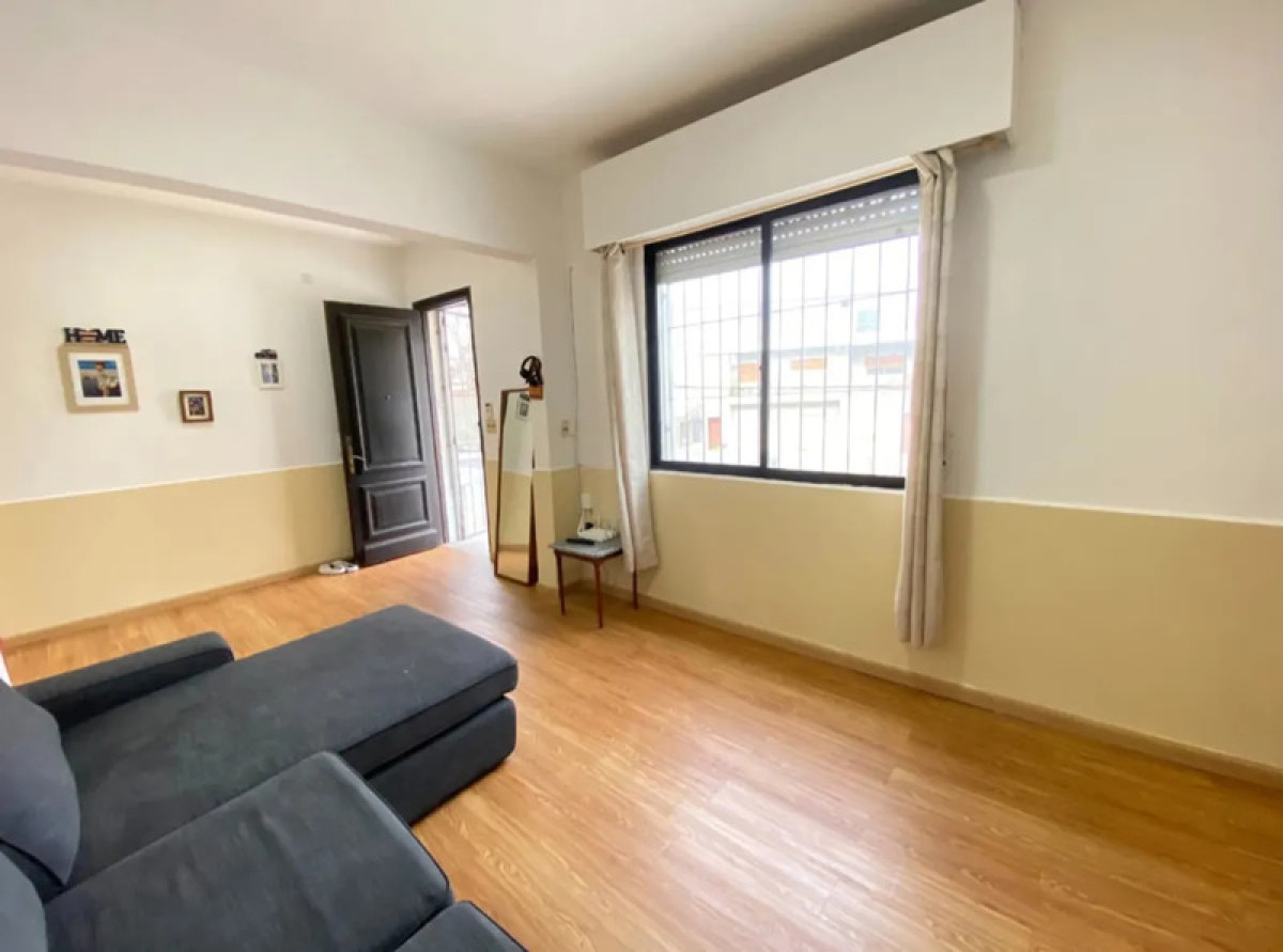 Casa ID.5692 - Venta Casa PH 2 Dormitorios Buceo con Patio y Cochera