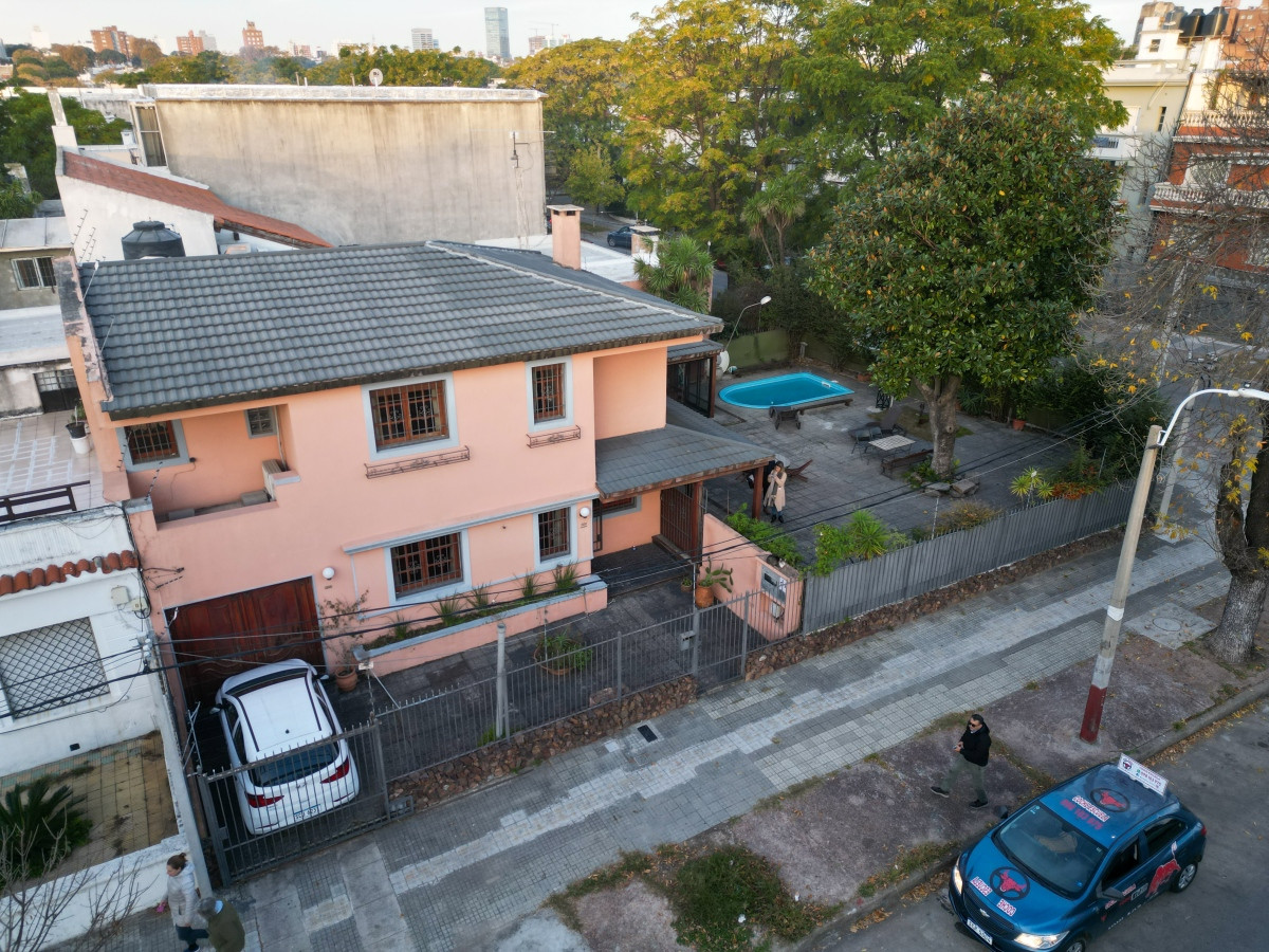 Casa ID.2599 - Venta Casa 4 Dormitorios Patio y Piscina Parque Batlle