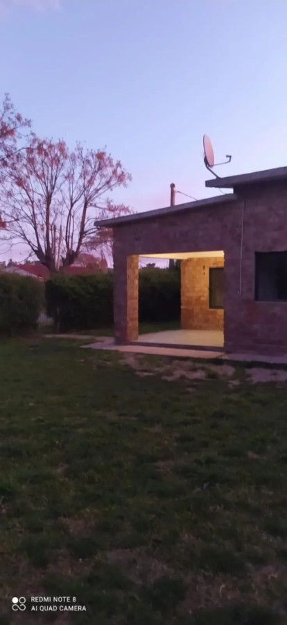 Casa ID.6883 - Alquiler Casa Lagomar 4 Dormitorios Patio Cochera y Parrillero