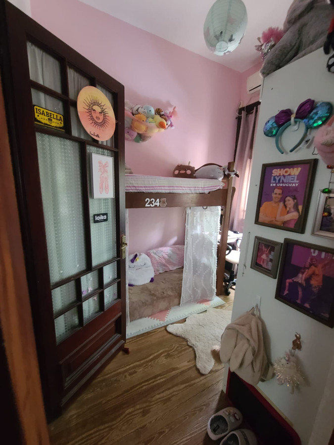 Casa ID.5004 - Venta Casa 5 Dormitorios La Blanqueada con Garaje y Patio