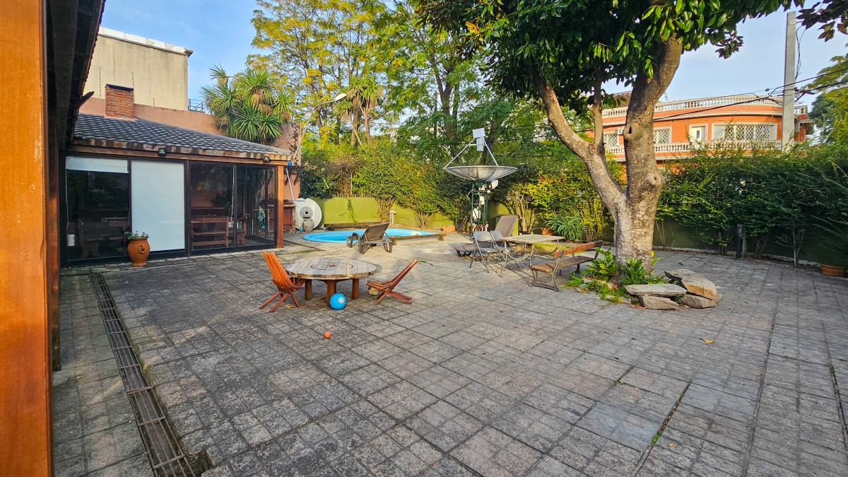 Casa ID.2599 - Venta Casa 4 Dormitorios Patio y Piscina Parque Batlle