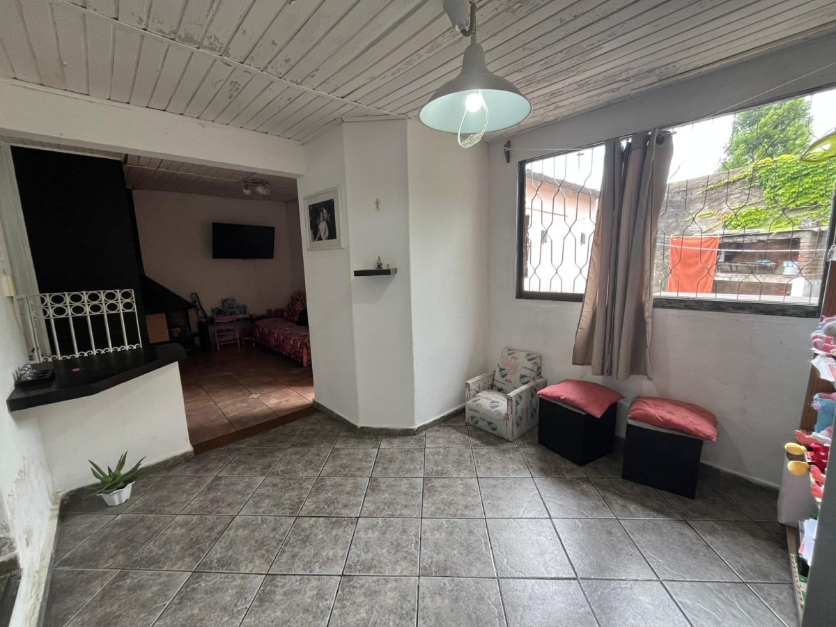 Casa ID.5622 - Alquiler Casa 2 Dormitorios Aires Puros Patio y Parrillero