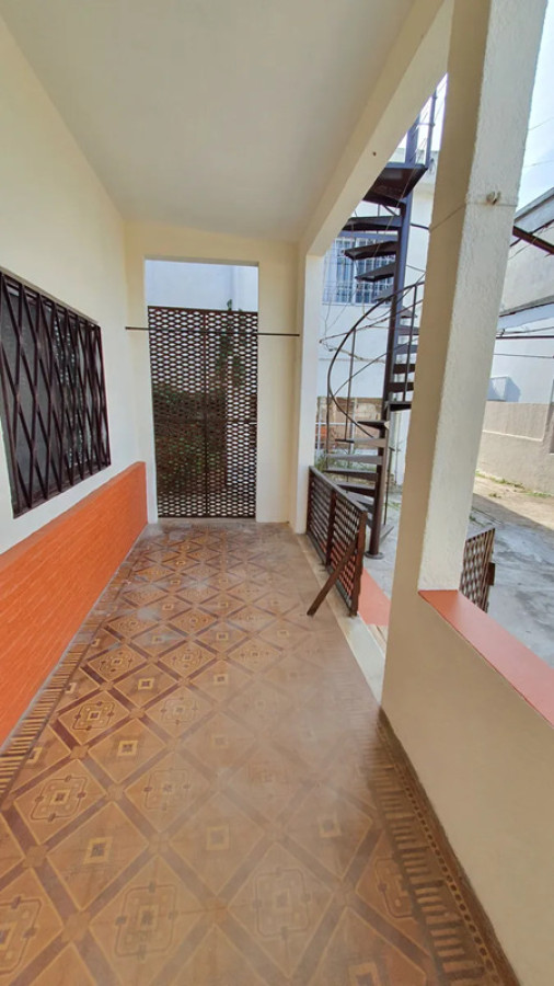 Casa ID.5401 - Alquiler Casa en PH 2 Dormitorios Sayago con Cochera