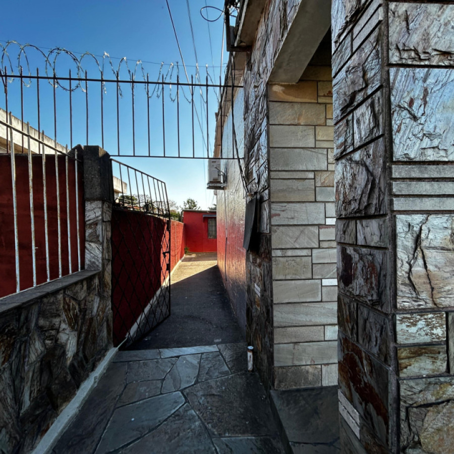 Casa ID.5172 - Alquiler o Venta Casa 1 Dormitorio Cerrito con Patio