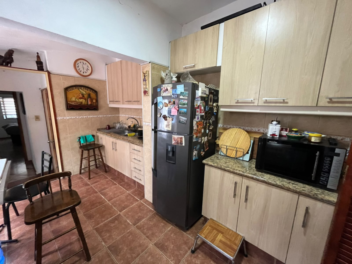 Casa ID.6657 - Venta Casa 4 Dormitorios La Blanqueada con patio y cochera